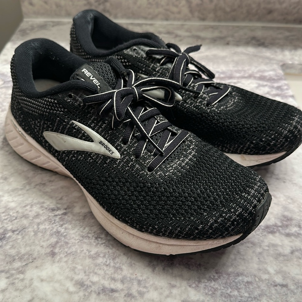 Brooks Revel Black Running Sneakers 1203021B012 Medium B - Women's Size 8